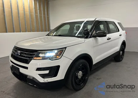 2016 Ford Police Interceptor z USA, uszkodzony, nr VIN 1FM5K8AR8GGD05710